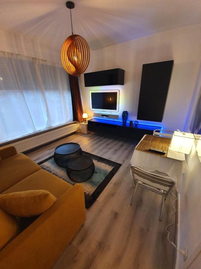 Cosy Corner In Quiet Suburb - Cars Allowed